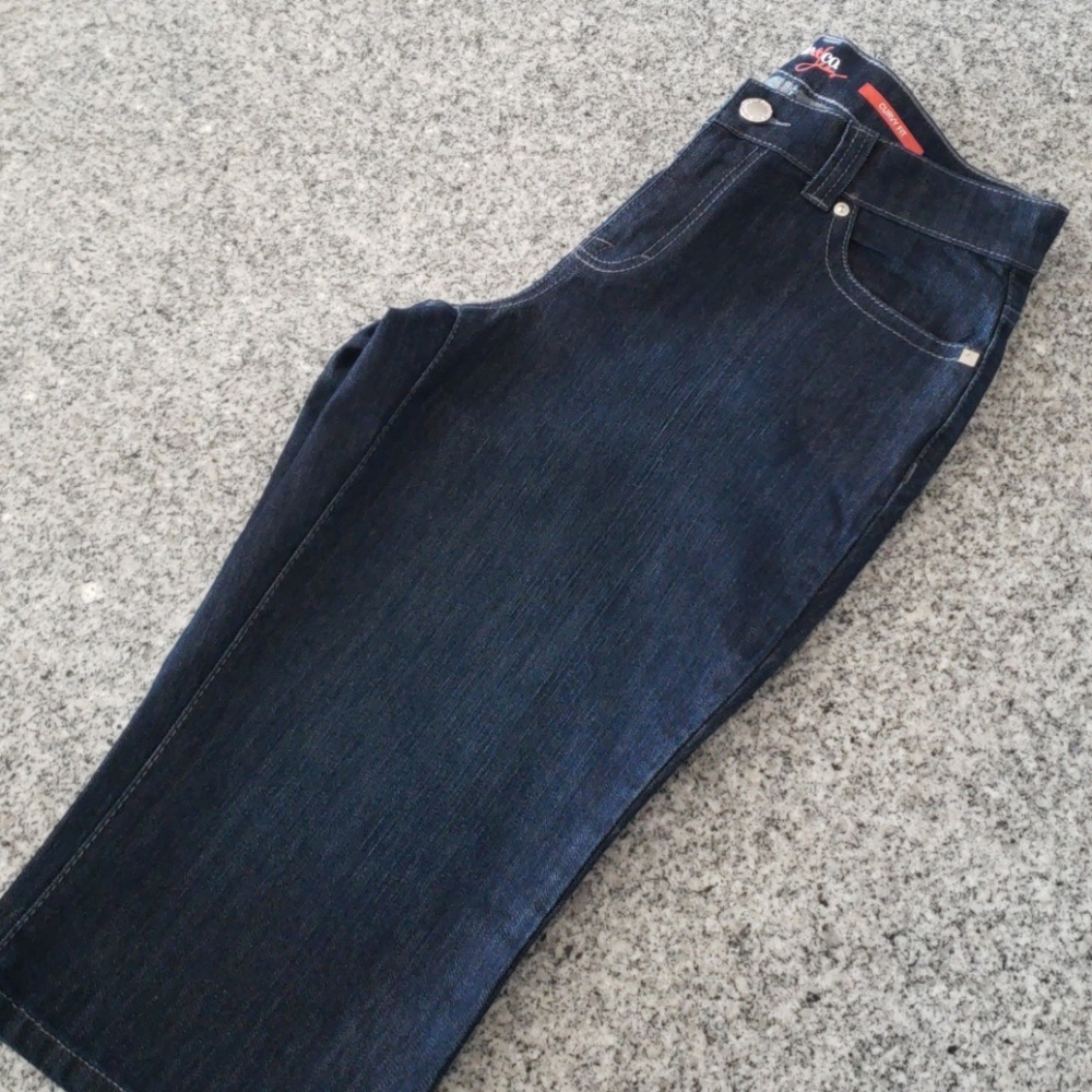 Curvy Fit Capri Jeans